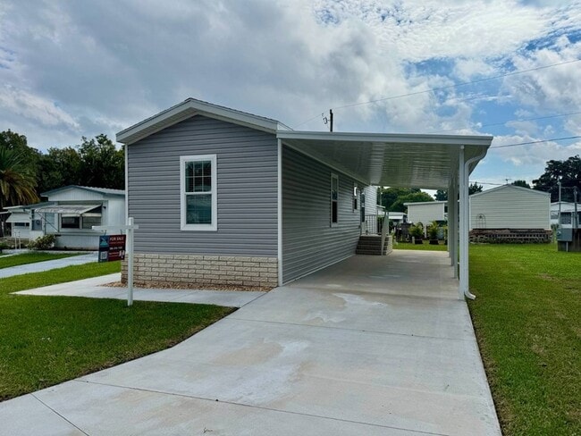 property at 956 N Colonial Cir