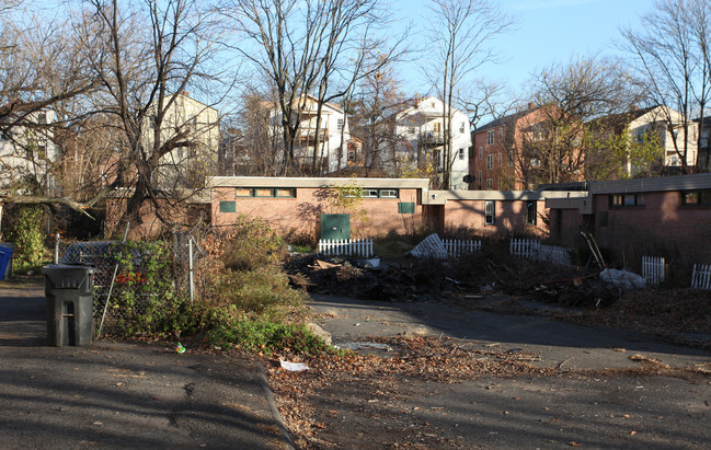 280 Enfield St in Hartford, CT - Foto de edificio - Building Photo