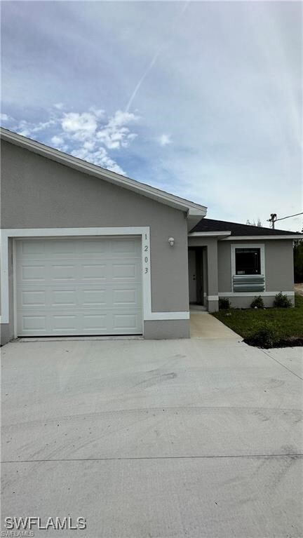 1203 Gleason Pkwy in Cape Coral, FL - Foto de edificio - Building Photo