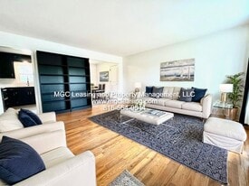 223 SW Opal Dr in Lee's Summit, MO - Building Photo