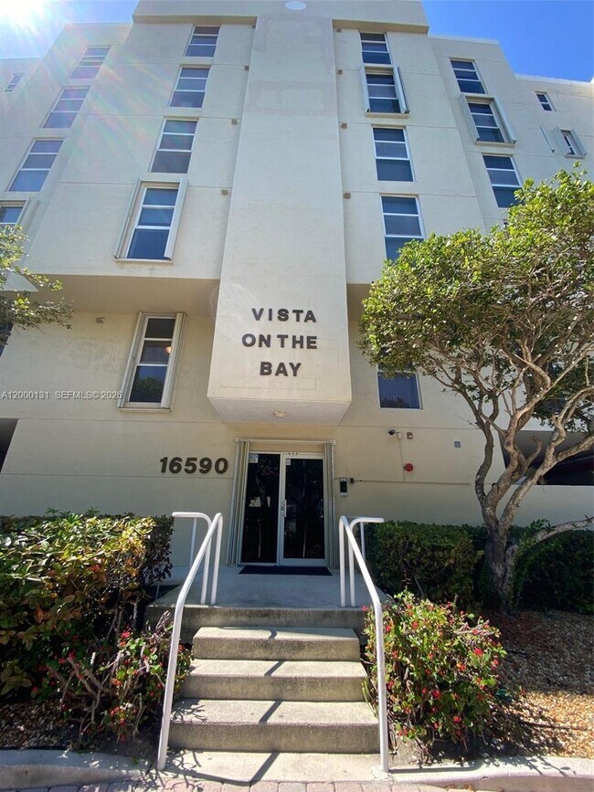 16590 NE 26th Ave in North Miami Beach, FL - Building Photo - Building Photo