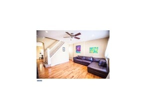 703 E Hector St in Conshohocken, PA - Foto de edificio - Building Photo