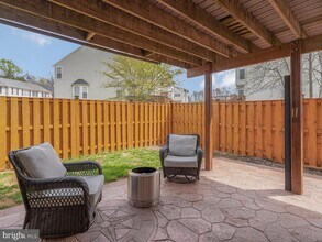 8110 Cerromar Way in Gainesville, VA - Building Photo - Building Photo