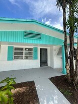 9308 N Military Trl in West Palm Beach, FL - Building Photo