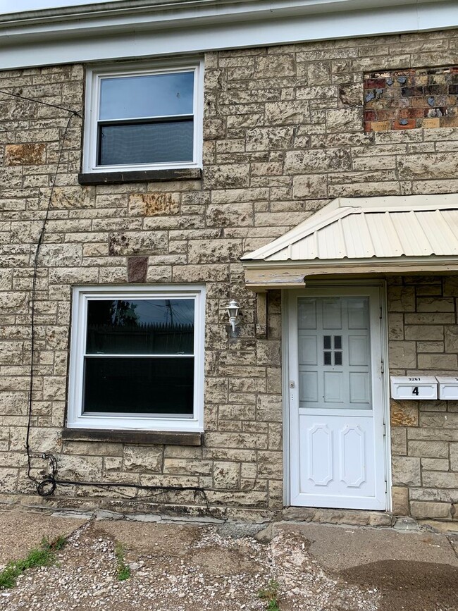 3265 Sunset Blvd, Unit Apt 4 in Steubenville, OH - Building Photo - Building Photo