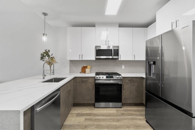 412 WHITON St in Jersey City, NJ - Building Photo - Building Photo