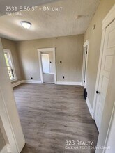 2531 E 80th St-Unit -DN unit in Cleveland, OH - Foto de edificio - Building Photo