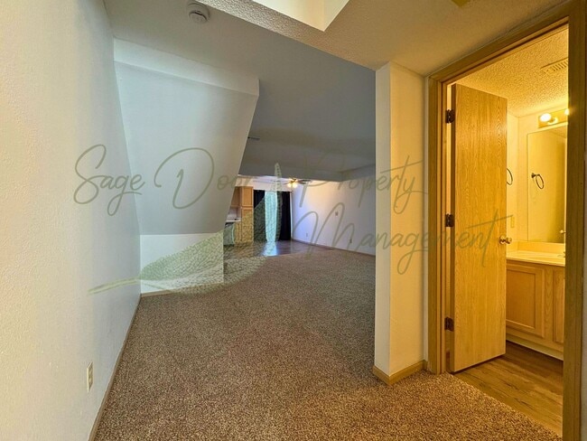 102 NE Sunshine St in Oak Grove, MO - Building Photo - Building Photo