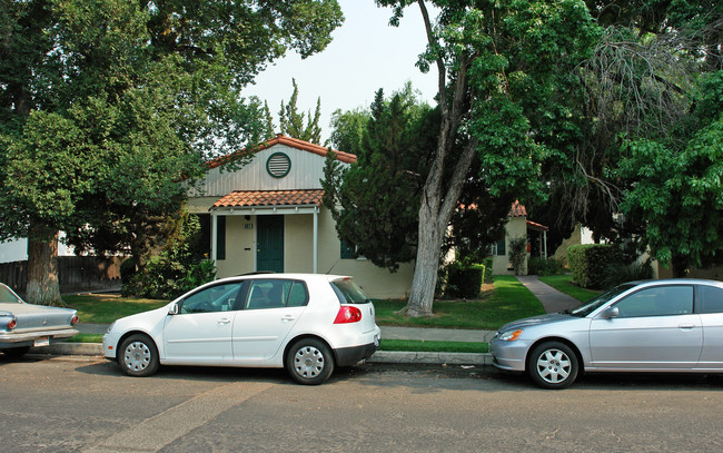 Maroa Pine in Fresno, CA - Foto de edificio - Building Photo