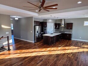 482 NE Westgate Dr in Waukee, IA - Building Photo - Building Photo