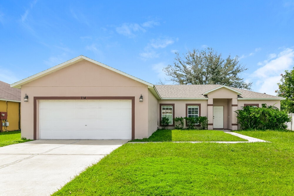 714 Vichy Ln in Kissimmee, FL - Building Photo