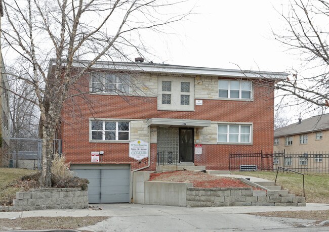 3004 W Wells St in Milwaukee, WI - Foto de edificio - Building Photo