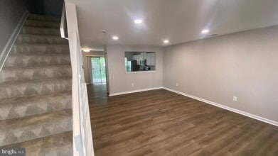 4830 Dorsey Hall Dr in Ellicott City, MD - Building Photo - Building Photo