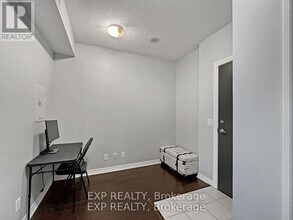223-2223 Webb Dr in Mississauga, ON - Building Photo - Building Photo