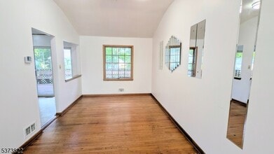 859 Lake Shore Dr in Parsippany Troy Hills, NJ - Building Photo - Building Photo