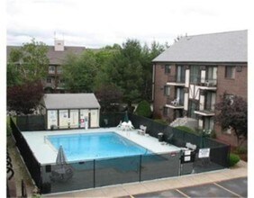 59 Highland Glen Dr in Randolph, MA - Building Photo - Building Photo