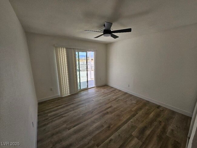 property at 1083 E Calvada Blvd
