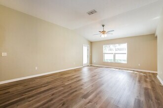 320 Bella Rosa Cir in Sanford, FL - Building Photo - Building Photo