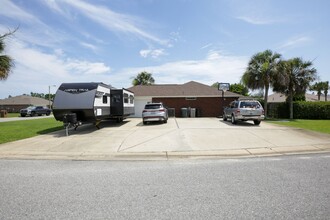 5463 Keel Dr in Pensacola, FL - Building Photo - Building Photo