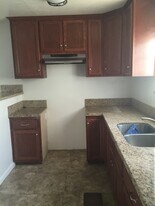 6001 Zephyr Ln in Bakersfield, CA - Building Photo