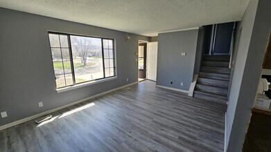 6834 E Winterberry Cir in Wichita, KS - Foto de edificio - Building Photo