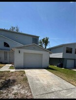 7023 Oakwood Dr in New Port Richey, FL - Building Photo