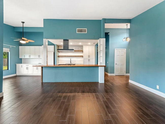 property at 43122 Silk Tree Ln