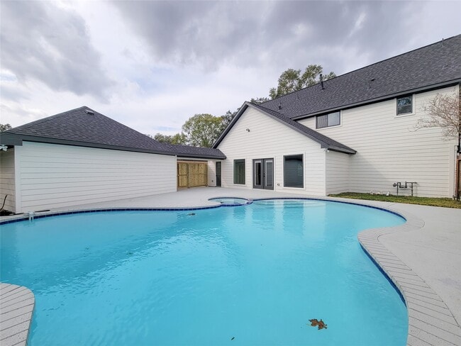 20223 Laurel Lock Dr