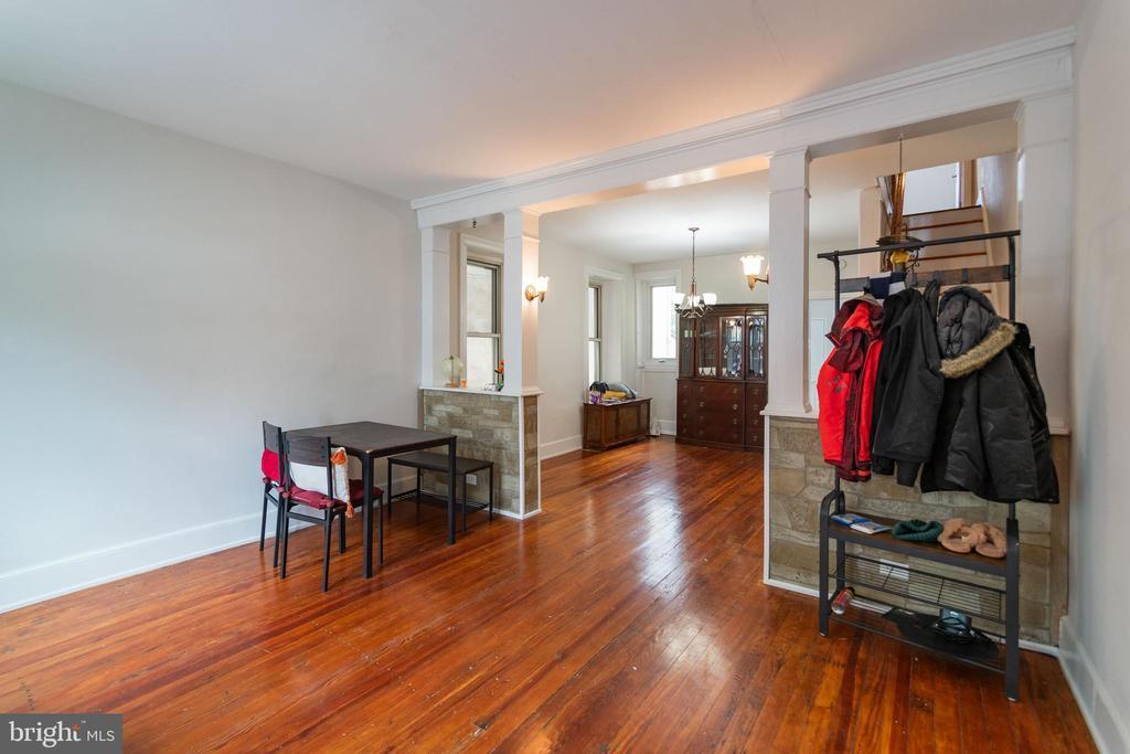 295 Hermitage St in Philadelphia, PA - Building Photo