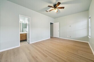 7326 Regency Square Ct in Houston, TX - Building Photo - Building Photo