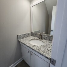 552 S Cherry St in Kernersville, NC - Building Photo - Building Photo
