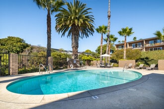Ocean View Terrace Apartments in Oceanside, CA - Foto de edificio - Building Photo