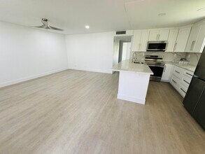 970 Normandy Trail in Delray Beach, FL - Building Photo - Building Photo