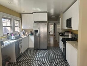 1015 Manzanita St in Los Angeles, CA - Building Photo - Building Photo