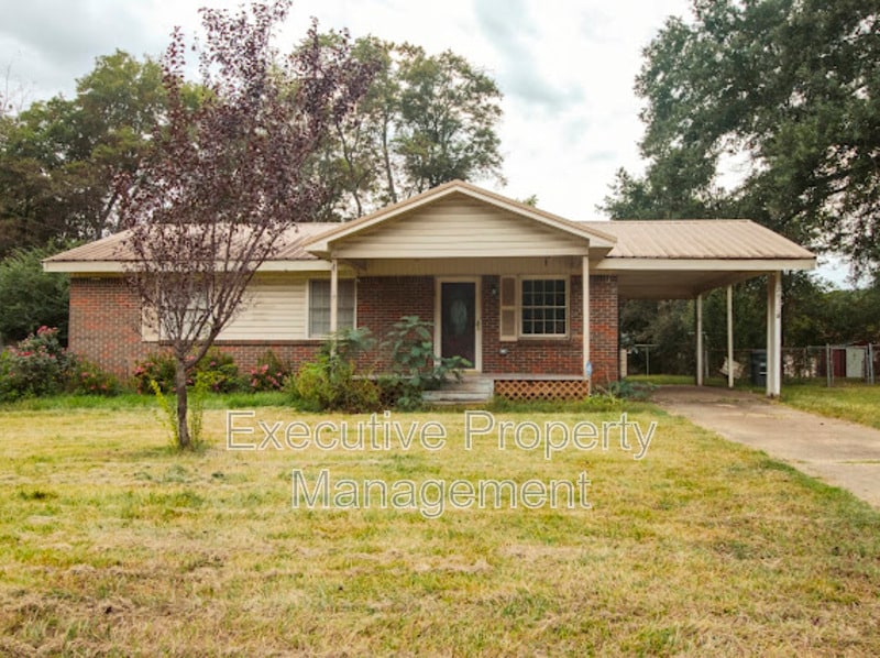 2822 Brooklane Dr in Hueytown, AL - Building Photo