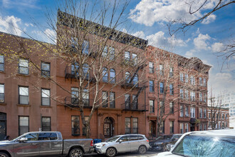 104 Saint Marks Pl in Brooklyn, NY - Building Photo - Building Photo