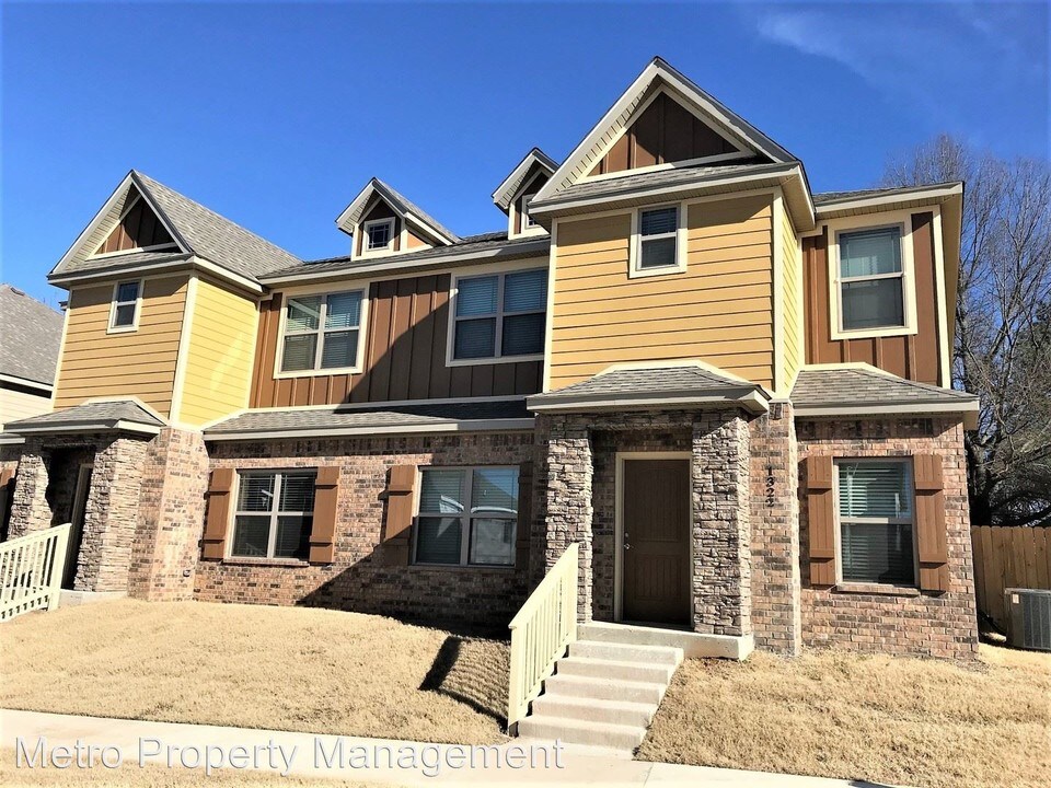 1322 N Corsica Dr in Fayetteville, AR - Building Photo