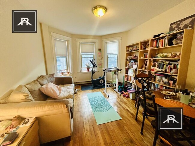 1679 Commonwealth Ave in Boston, MA - Building Photo - Building Photo