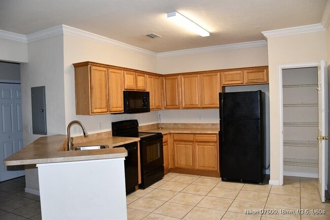 2165 NW 10th St in Gainesville, FL - Building Photo - Building Photo