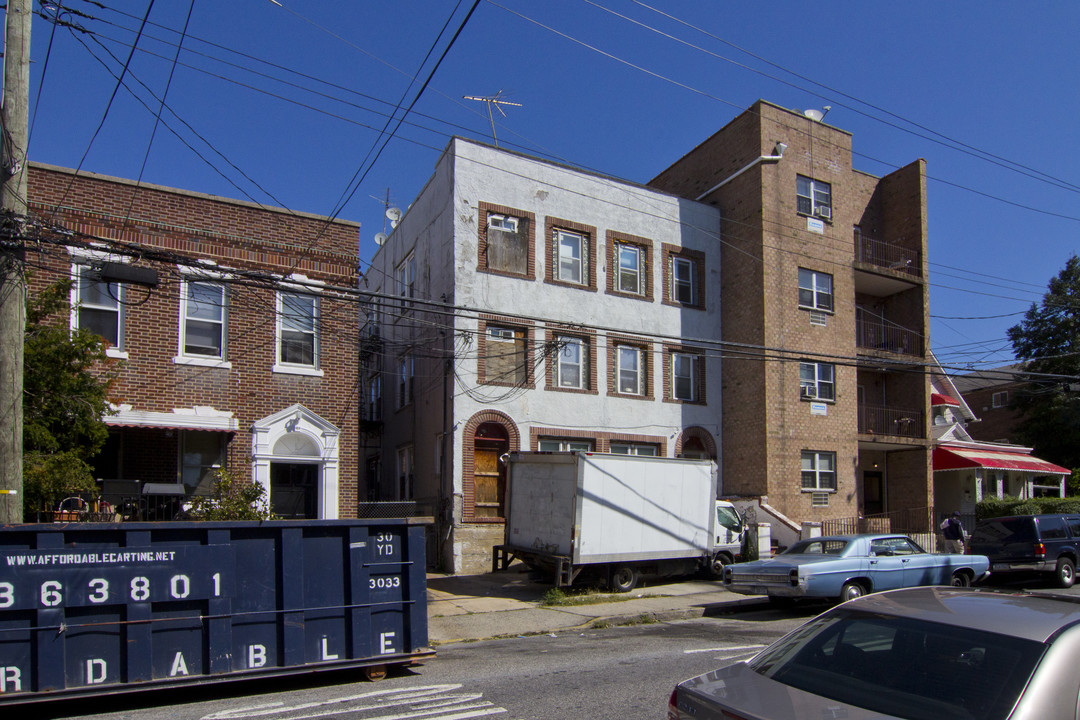 869 E 217th St in Bronx, NY - Building Photo