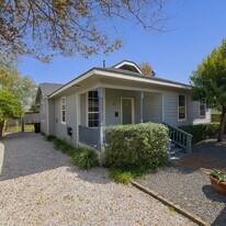 208 E 38th St in Houston, TX - Building Photo