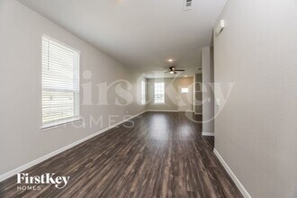 4606 Falling Sun Dr in Houston, TX - Foto de edificio - Building Photo