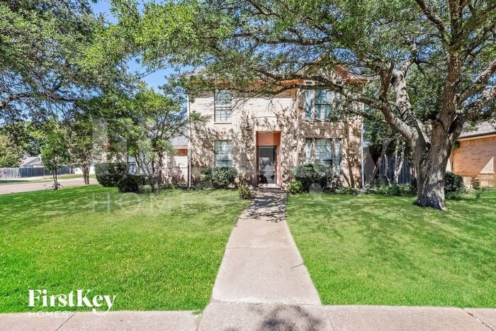 7901 Tulane Dr in Rowlett, TX - Foto de edificio