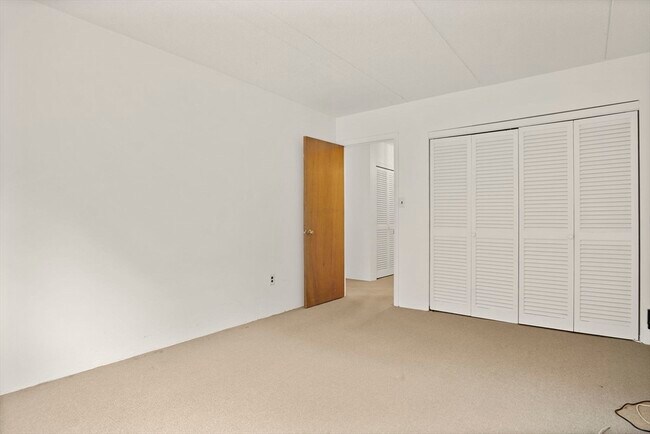 80 N Warren St, Unit 36 in Woburn, MA - Building Photo - Building Photo