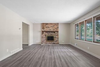 5827 Winnetka Ave N in Minneapolis, MN - Building Photo - Building Photo