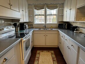 67 Warren St, Unit Carriage House Furnished Apartment in Concord, NH - Foto de edificio - Building Photo