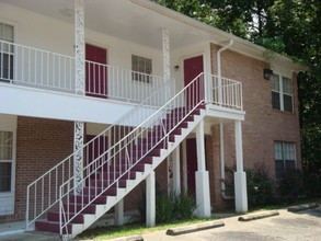 Bali Club Apartments in Tallahassee, FL - Building Photo - Building Photo