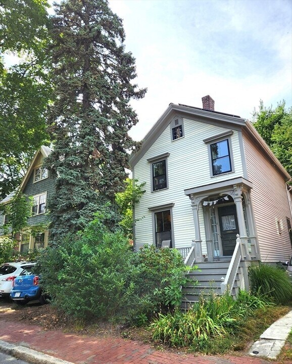 17 Clinton St in Cambridge, MA - Building Photo