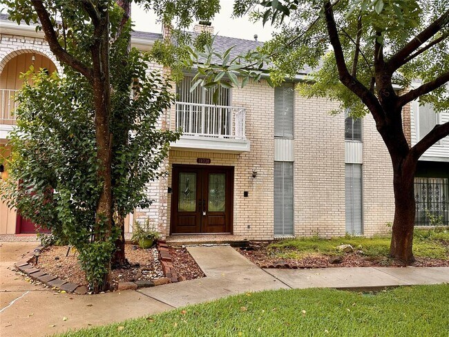 10730 Briar Forest Dr in Houston, TX - Building Photo - Building Photo