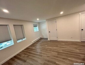 40 Talcott Dr in East Northport, NY - Building Photo - Building Photo